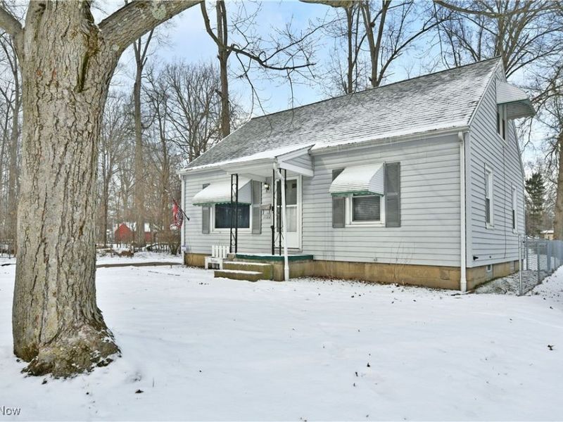 1722 Bradford Street NW, Warren, OH 44485 Photo 1