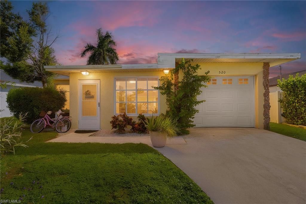 520 99th Ave N, Naples, FL 34108 Main Photo