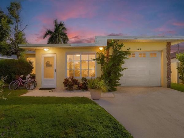 520 99th AVE N, NAPLES, FL 34108