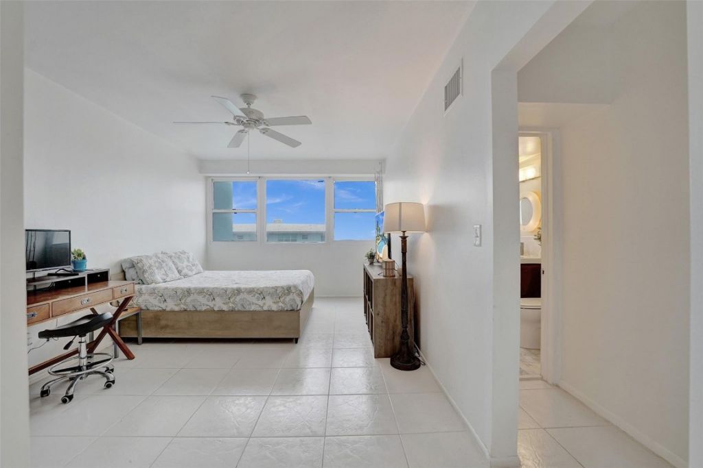 1900 S Ocean Drive, Unit 301, Fort Lauderdale, FL 33316 Photo