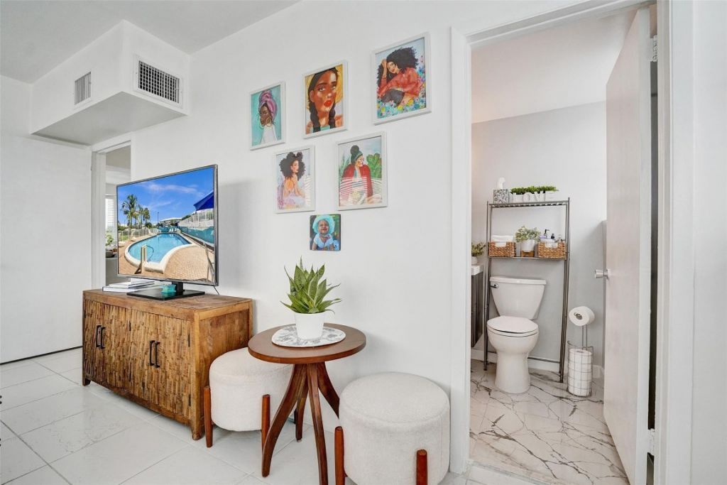 1900 S Ocean Drive, Unit 301, Fort Lauderdale, FL 33316 Photo