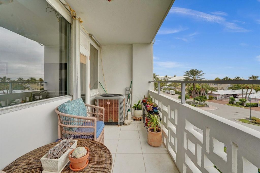 1900 S Ocean Drive, Unit 301, Fort Lauderdale, FL 33316 Photo