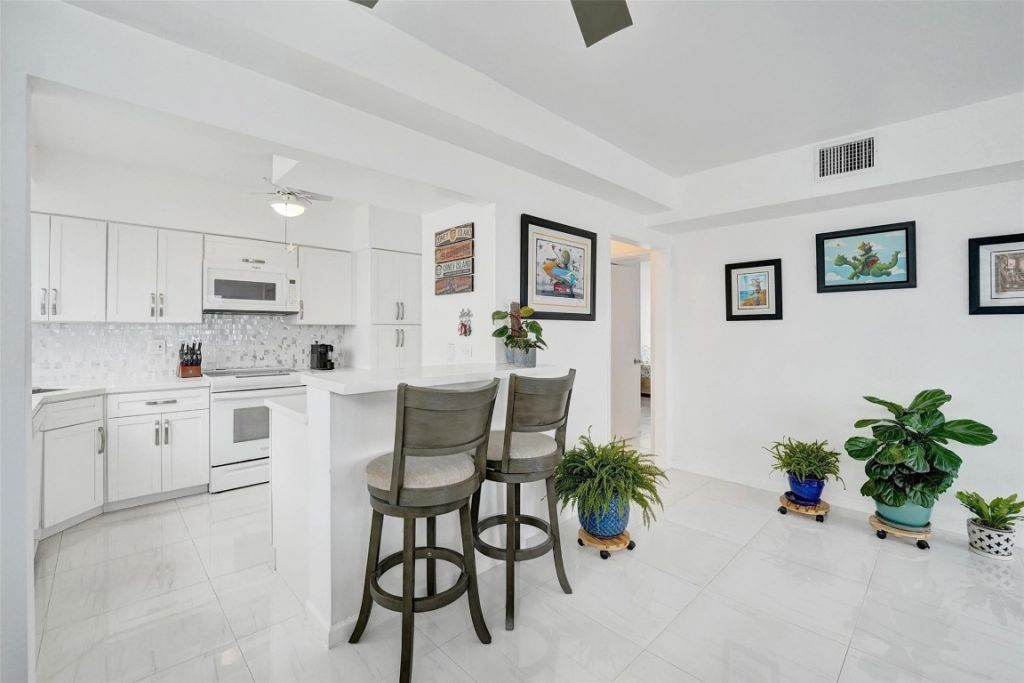 1900 S Ocean Drive, Unit 301, Fort Lauderdale, FL 33316 Photo