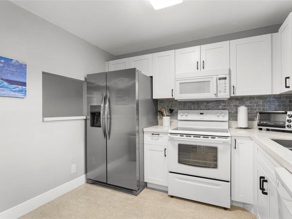 9700 Sunrise Lakes Boulevard, Unit 101, Sunrise, FL 33322