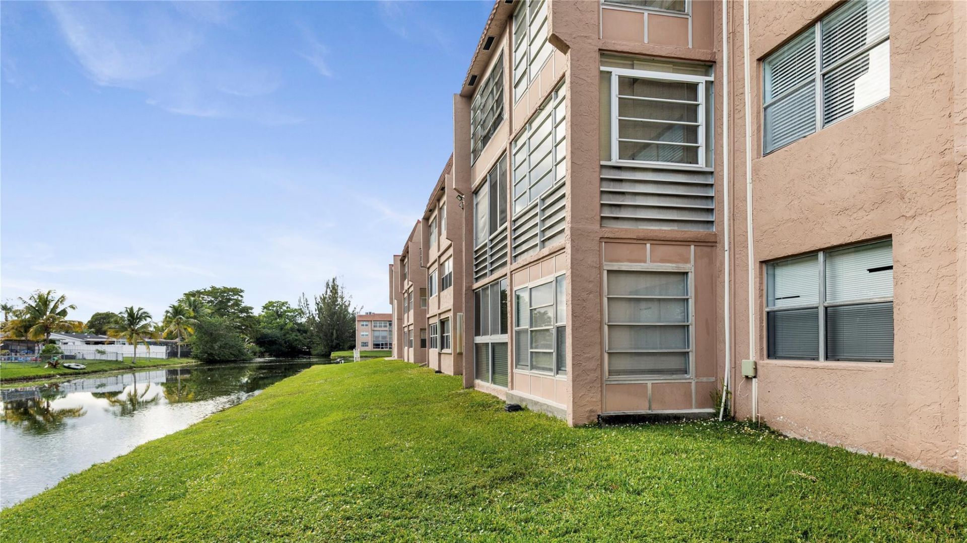 9700 Sunrise Lakes Boulevard, Unit 101, Sunrise, FL 33322 Photo