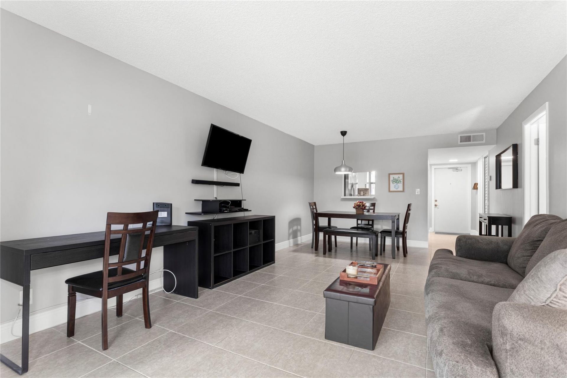 9700 Sunrise Lakes Boulevard, Unit 101, Sunrise, FL 33322 Photo