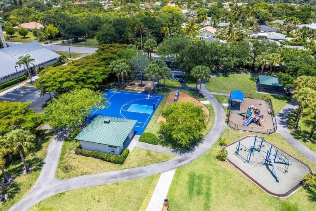 7150 W Lake Drive, Lake Clarke Shores, FL 33406 Photo