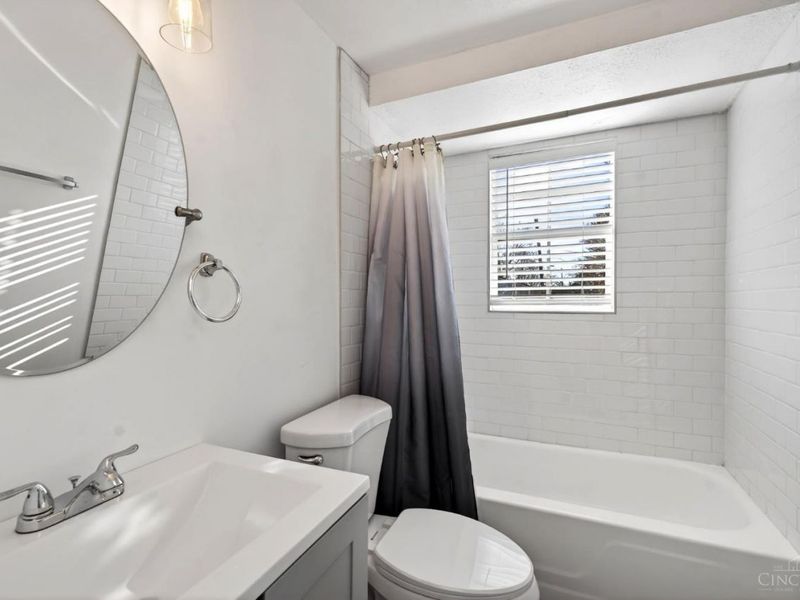 492 Seven Mile Avenue, New Miami, OH 45011 Photo 9