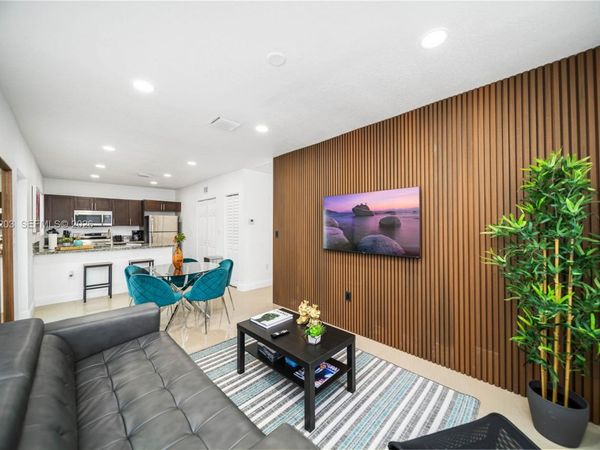 1250 NE 110th St, Miami, FL 33161