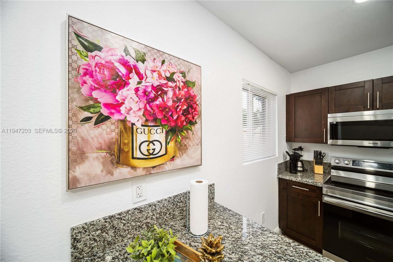 1250 NE 110th St, Miami, FL 33161 Photo