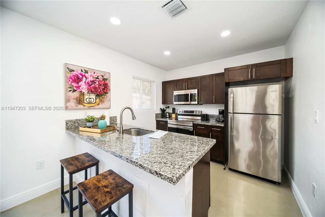 1250 NE 110th St, Miami, FL 33161 Photo