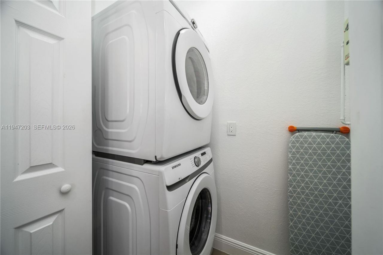 1250 NE 110th St, Miami, FL 33161 Photo