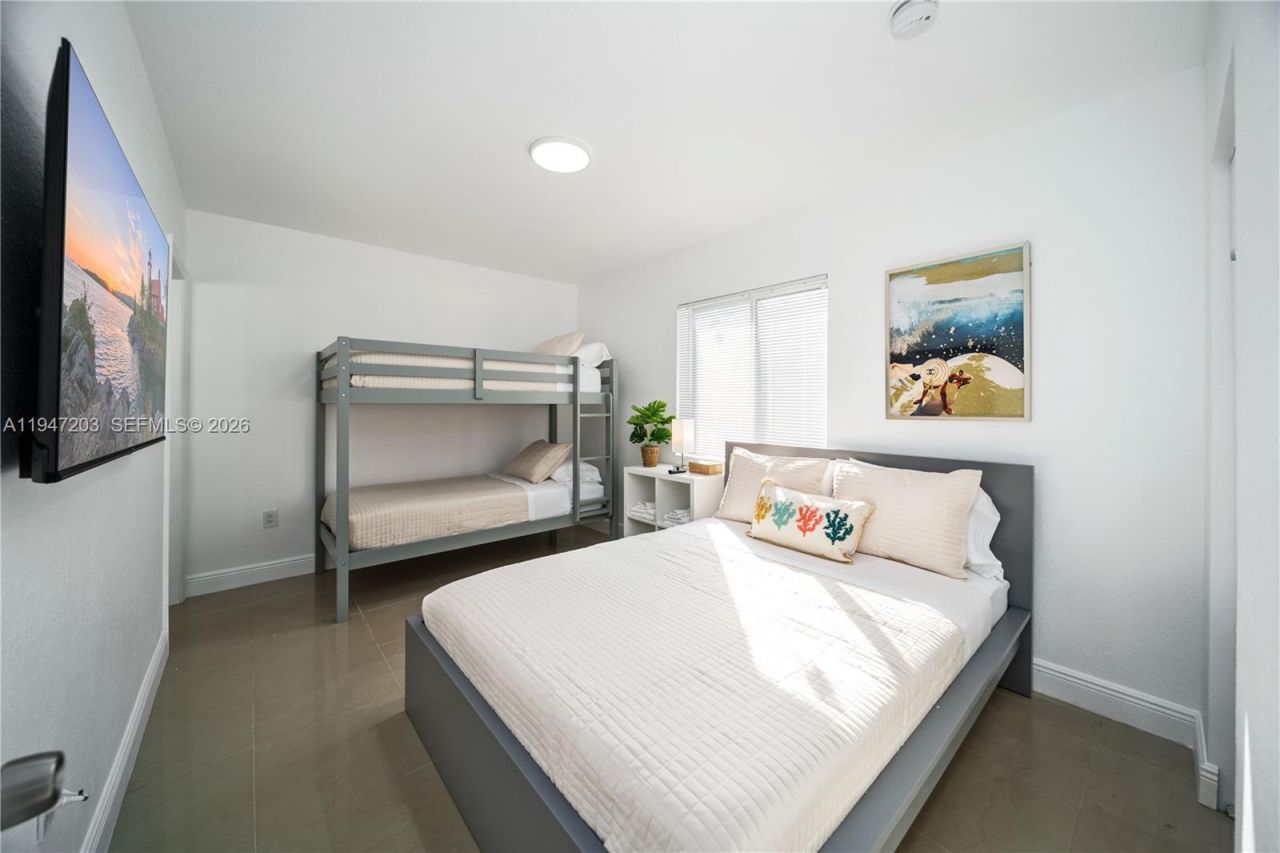 1250 NE 110th St, Miami, FL 33161 Photo