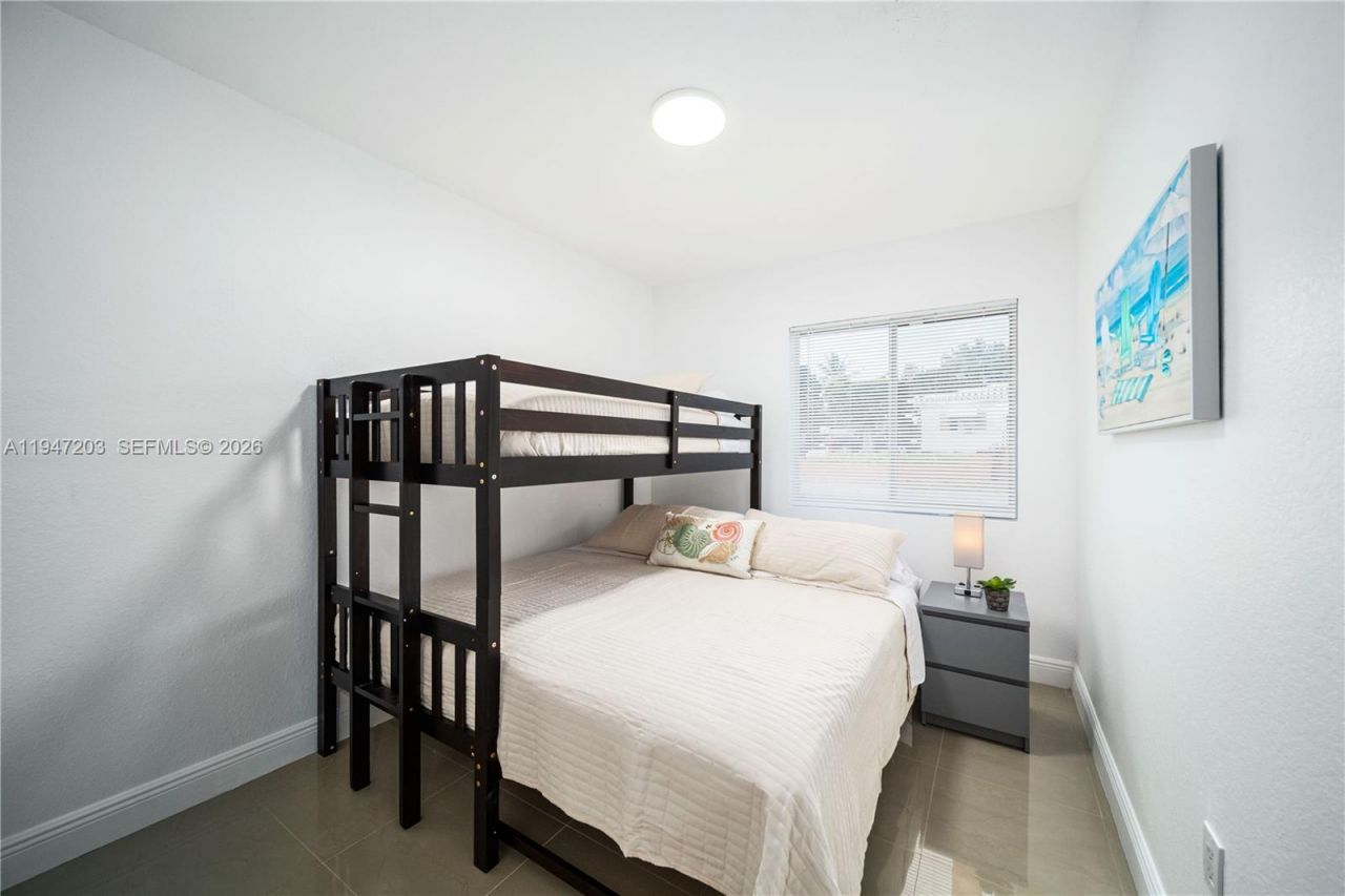 1250 NE 110th St, Miami, FL 33161 Photo