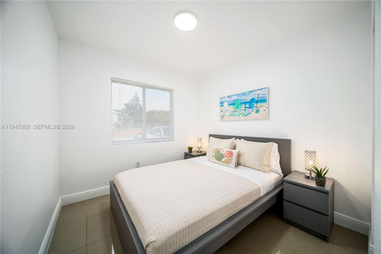 1250 NE 110th St, Miami, FL 33161 Photo