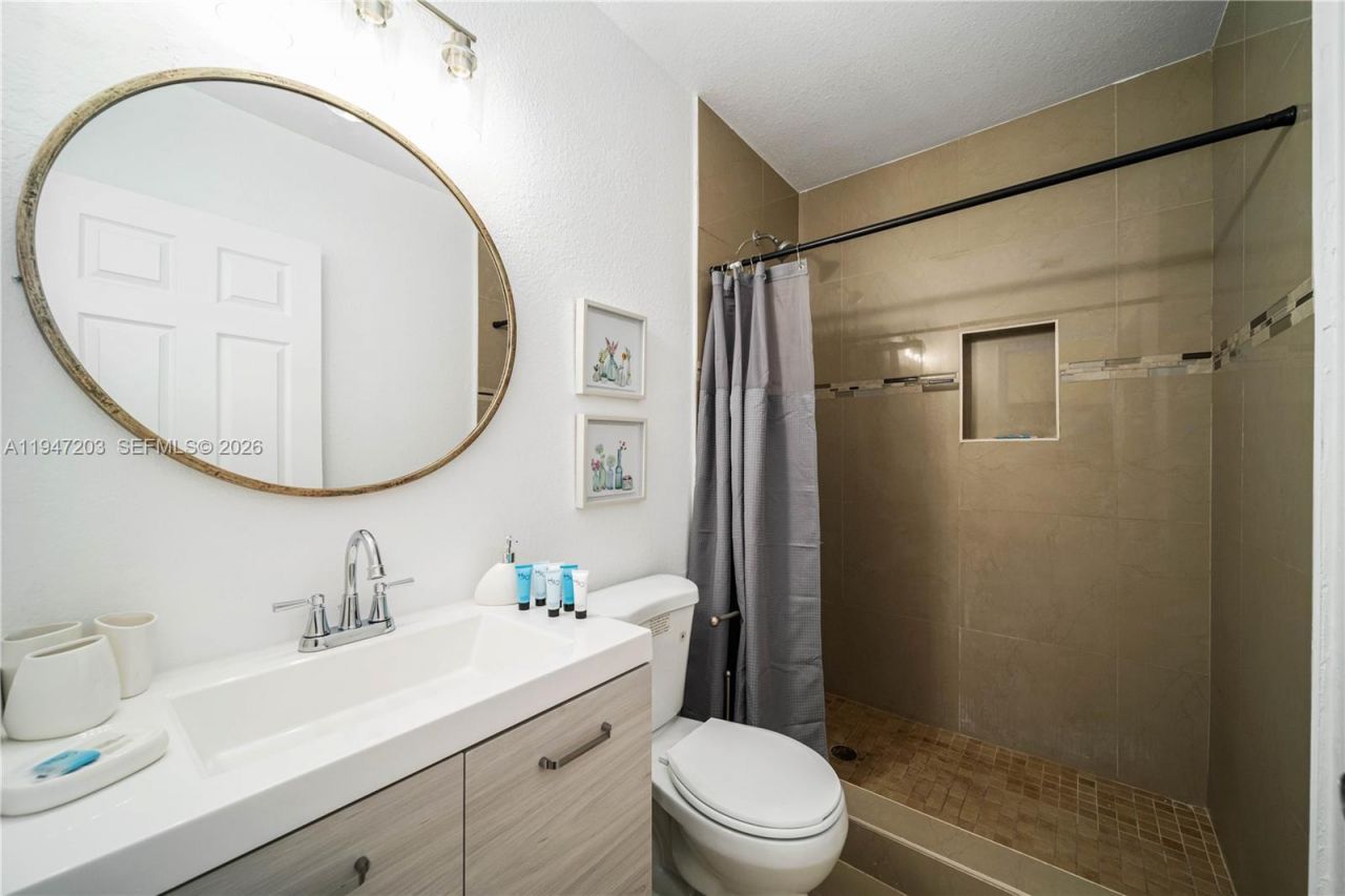 1250 NE 110th St, Miami, FL 33161 Photo