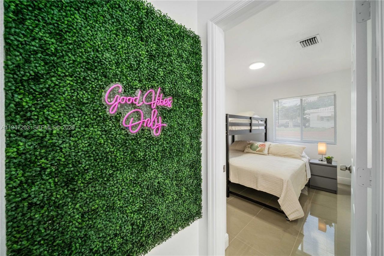 1250 NE 110th St, Miami, FL 33161 Photo