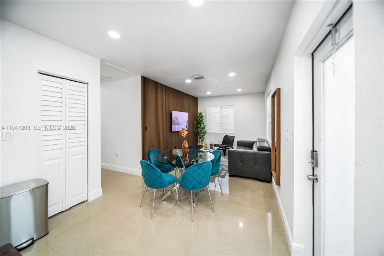 1250 NE 110th St, Miami, FL 33161 Photo