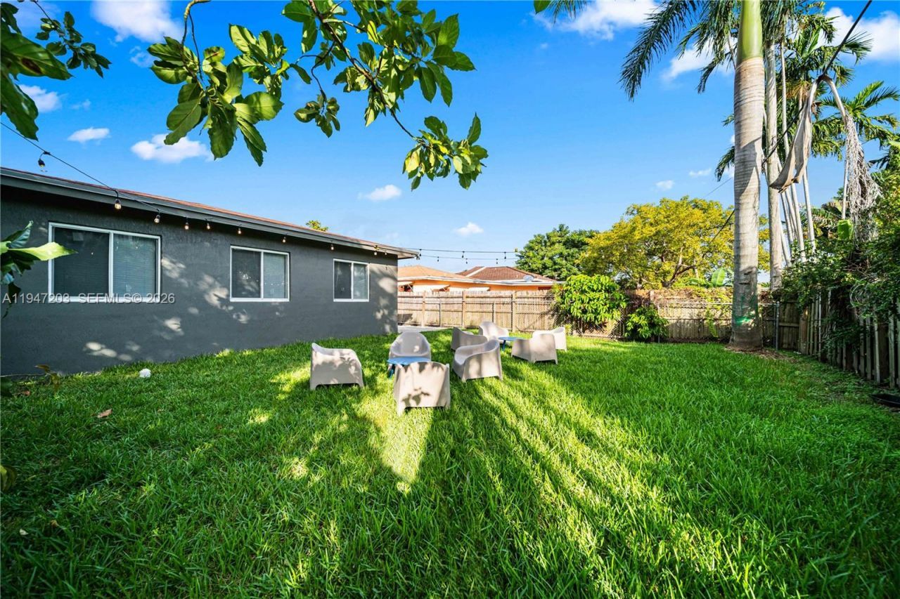 1250 NE 110th St, Miami, FL 33161 Photo