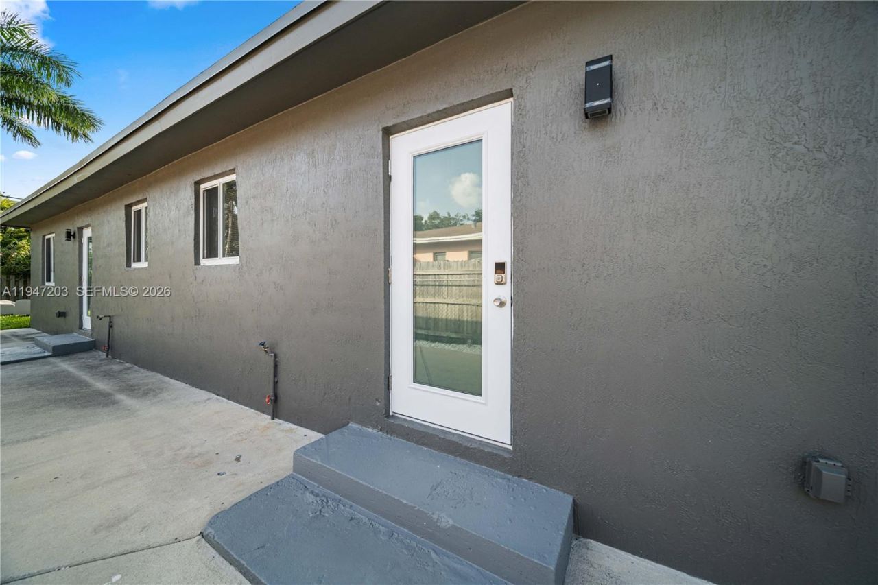 1250 NE 110th St, Miami, FL 33161 Photo