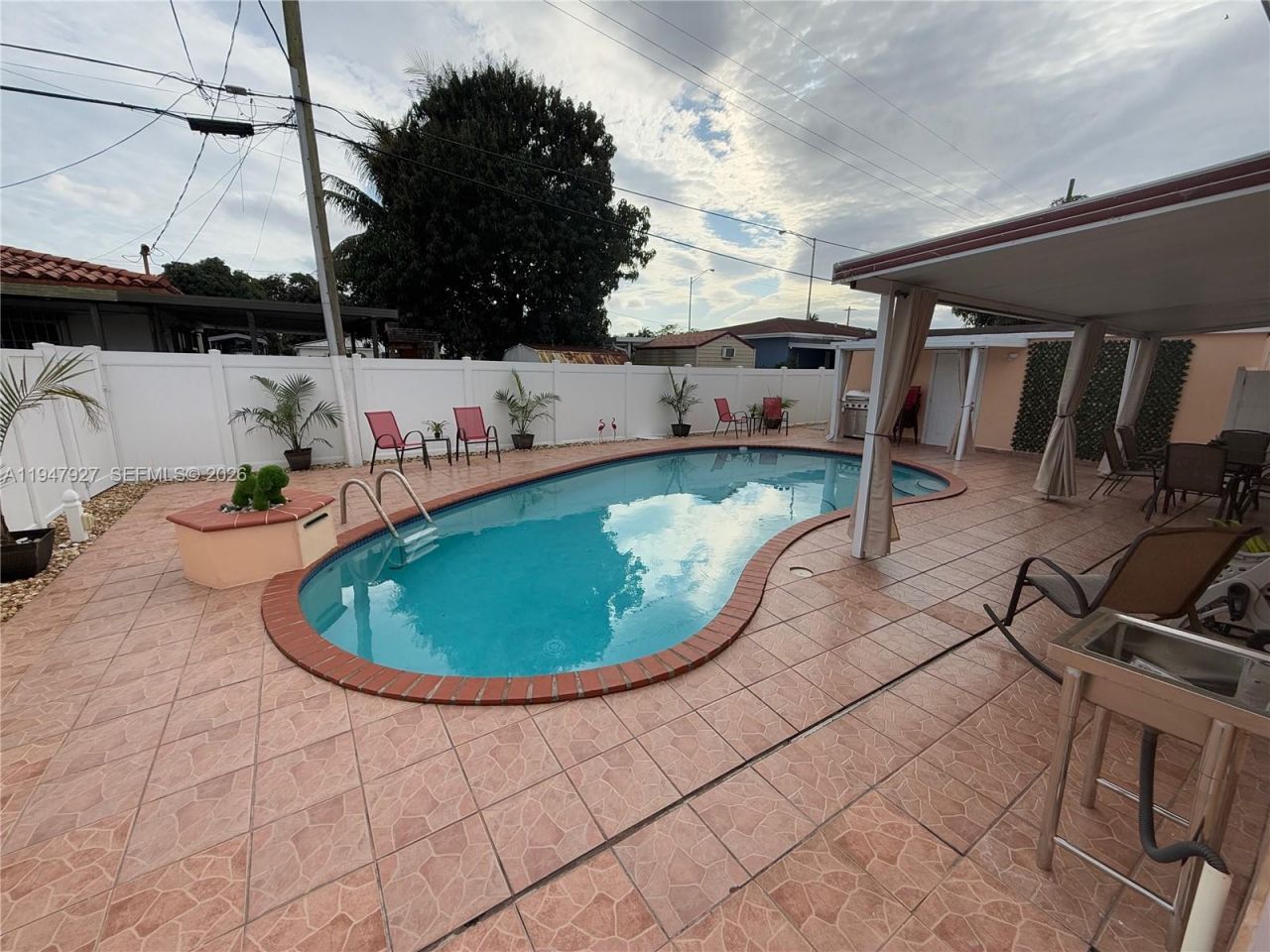380 W 41st St , Hialeah, FL 33012 Photo