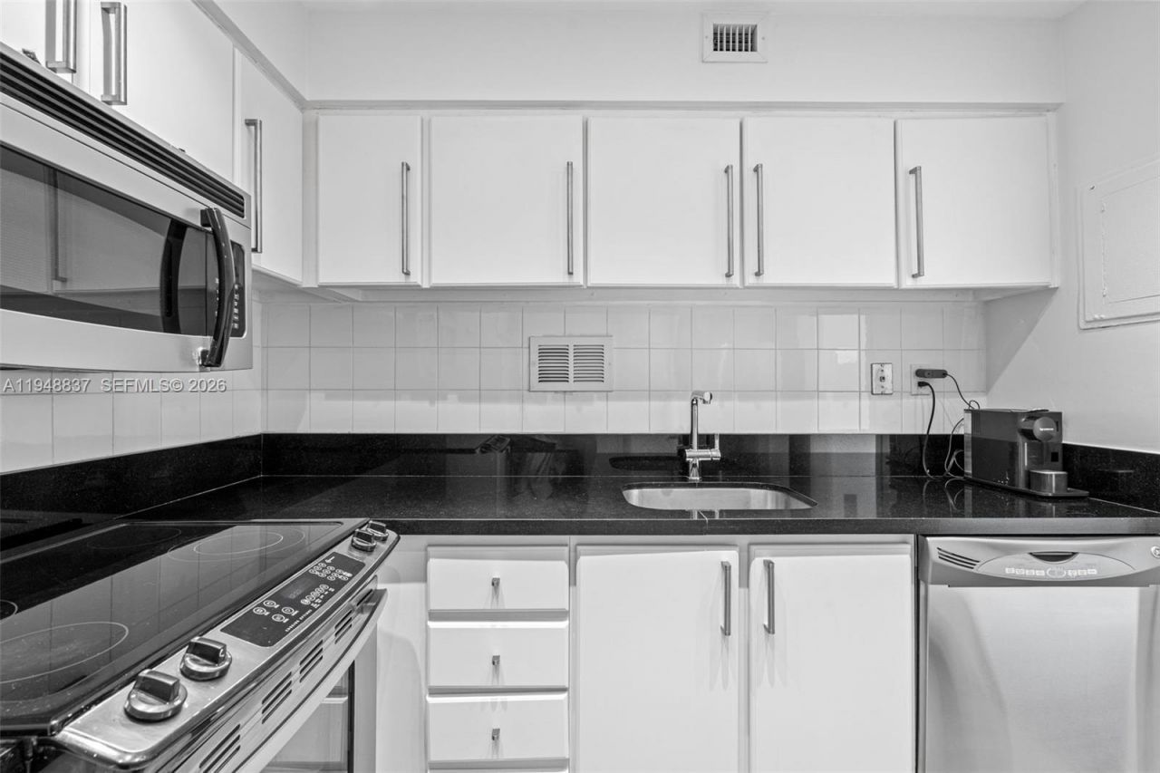 1000 West Ave, Unit 609, Miami Beach, FL 33139 Photo