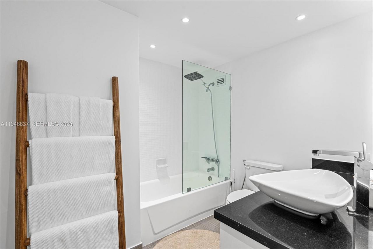 1000 West Ave, Unit 609, Miami Beach, FL 33139 Photo