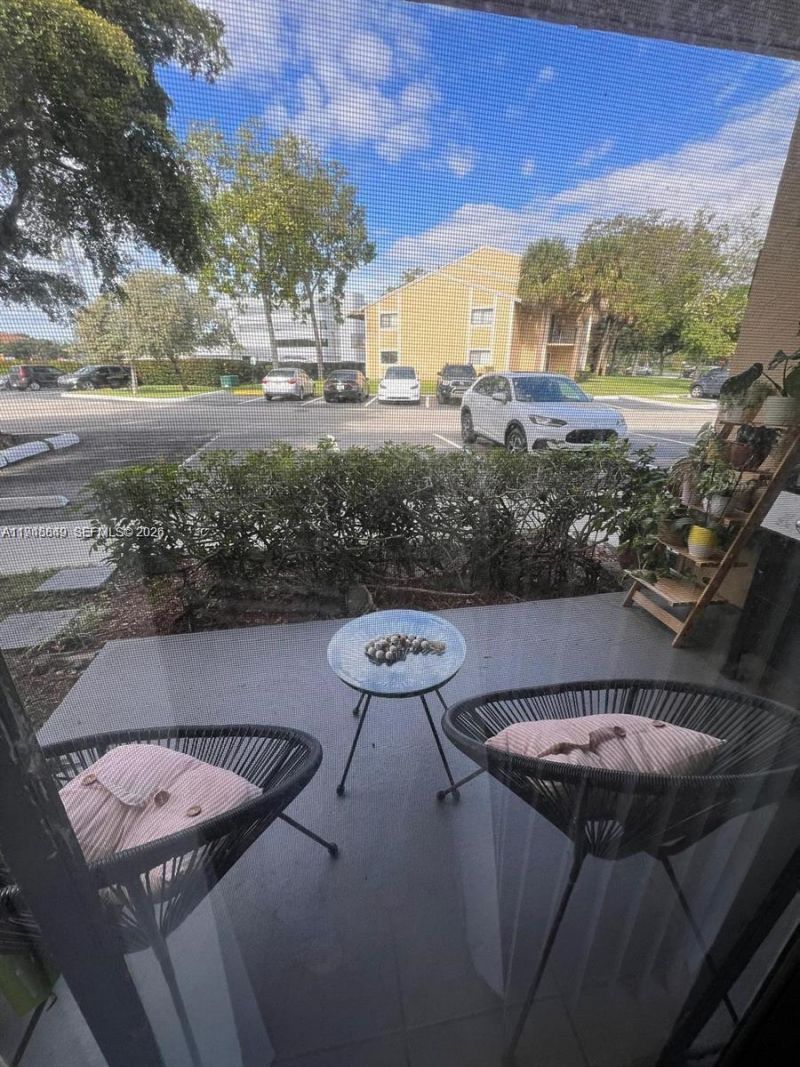 251 W Palm Cir W, Unit 102, Pembroke Pines, FL 33025 Photo