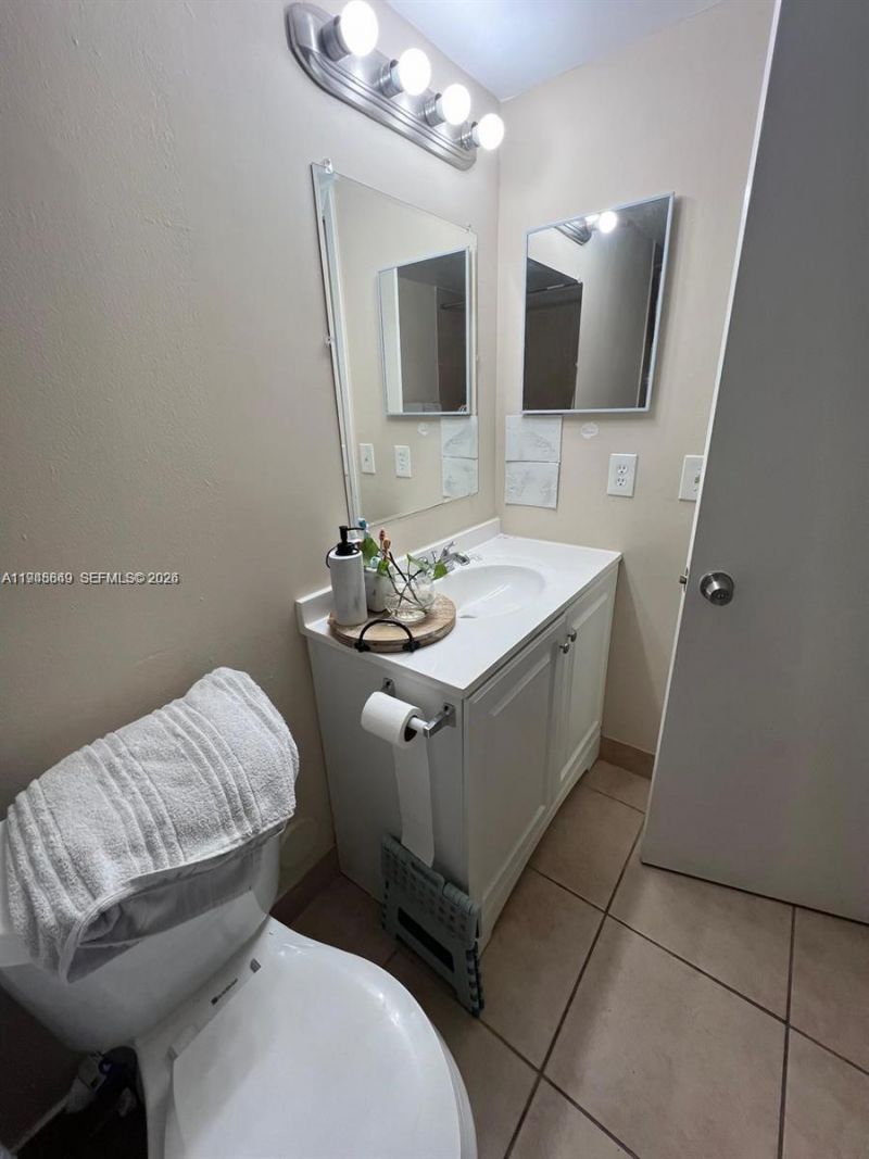251 W Palm Cir W, Unit 102, Pembroke Pines, FL 33025 Photo