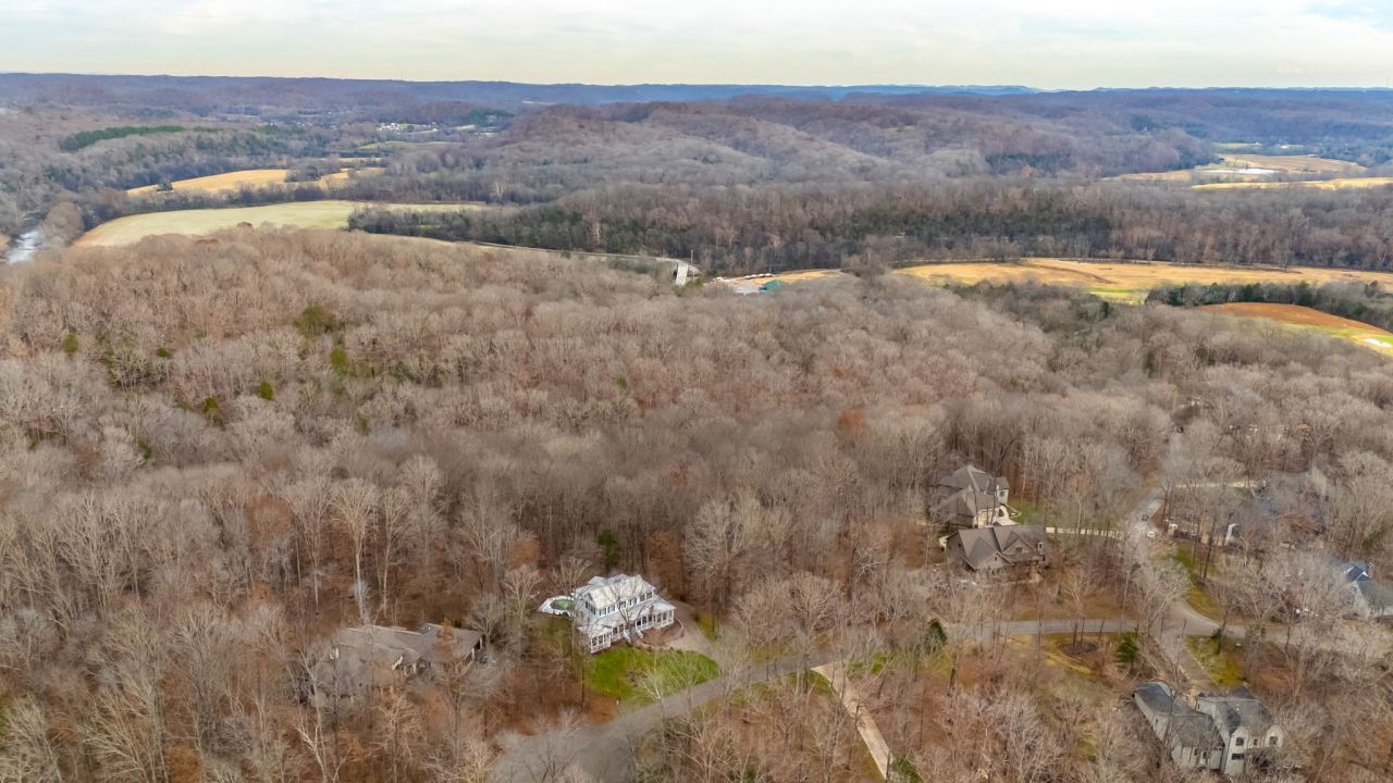 1028 Champion Hills Dr, Kingston Springs, TN 37082 Main Photo