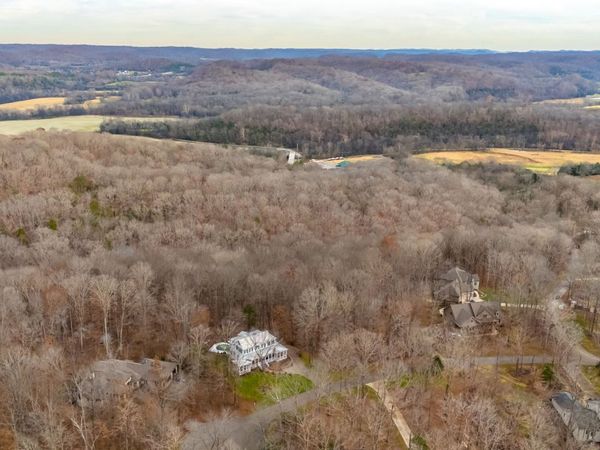 1028 Champion Hills Dr, Kingston Springs, TN 37082