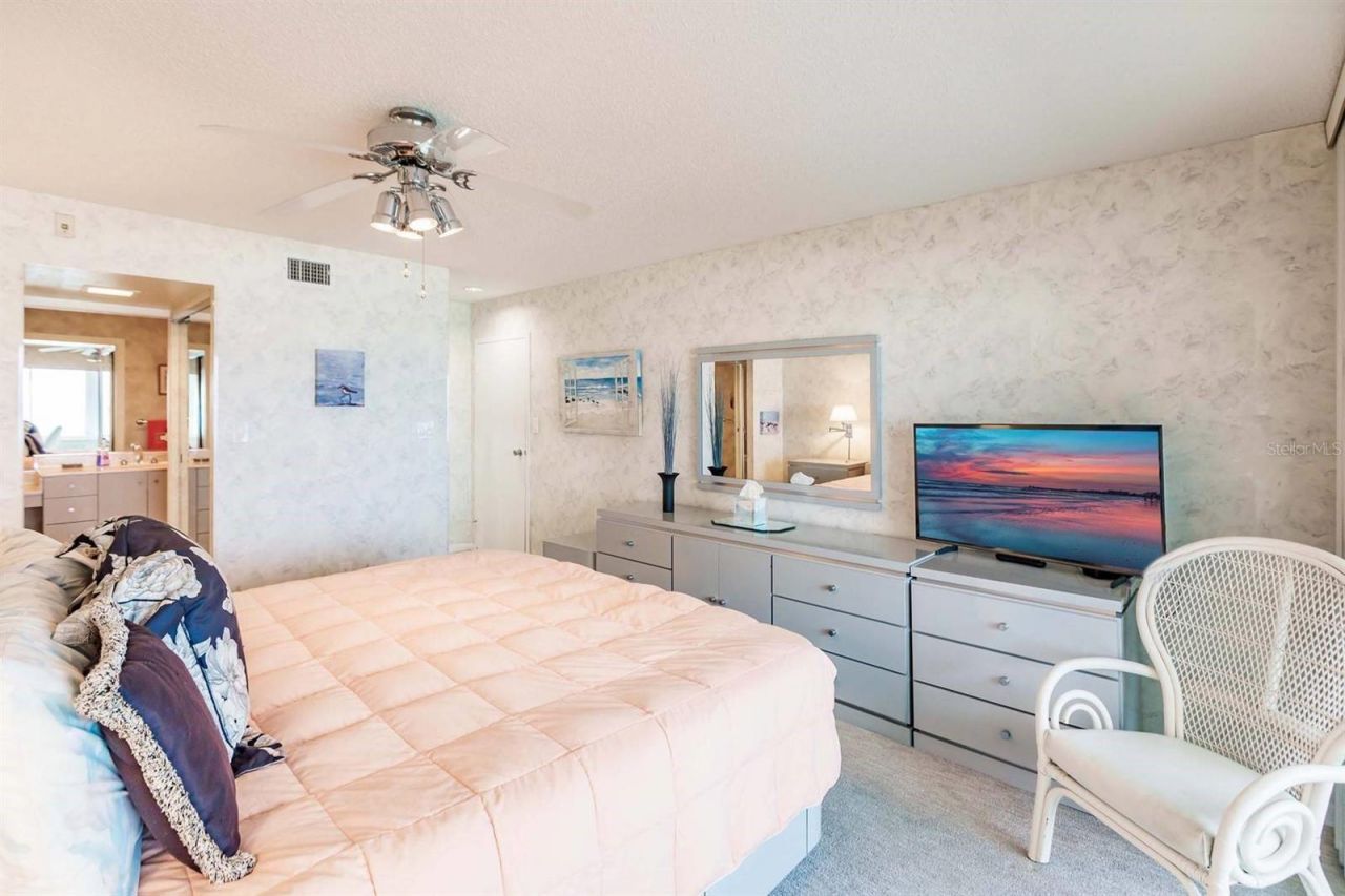 1055 W Peppertree Drive, Unit 802AA, Sarasota, FL 34242 Photo