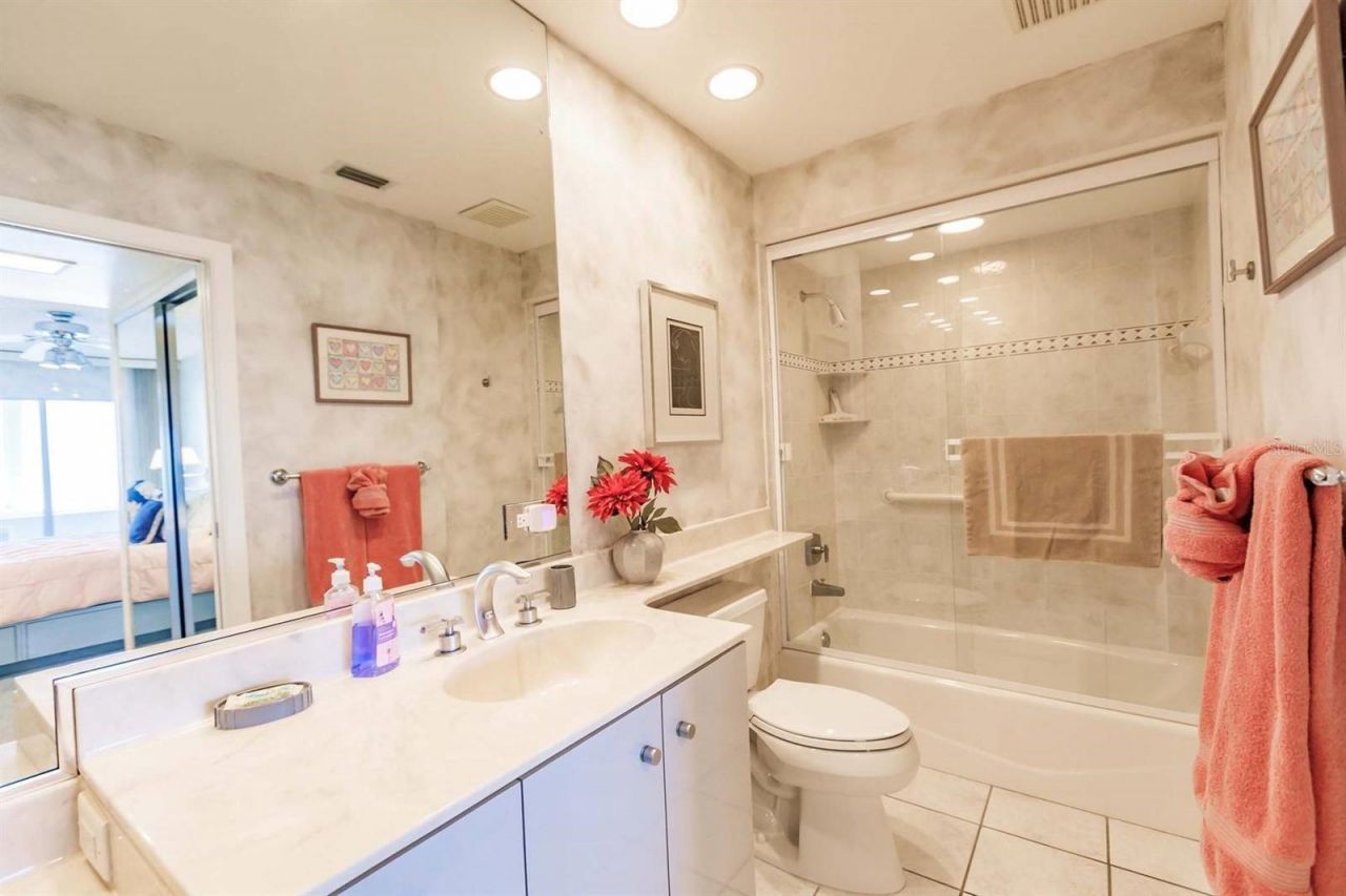 1055 W Peppertree Drive, Unit 802AA, Sarasota, FL 34242 Photo