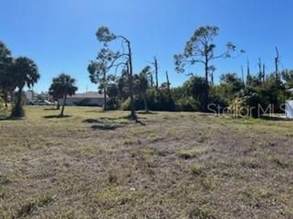 4 TOURNAMENT ROAD, ROTONDA WEST, FL 33947