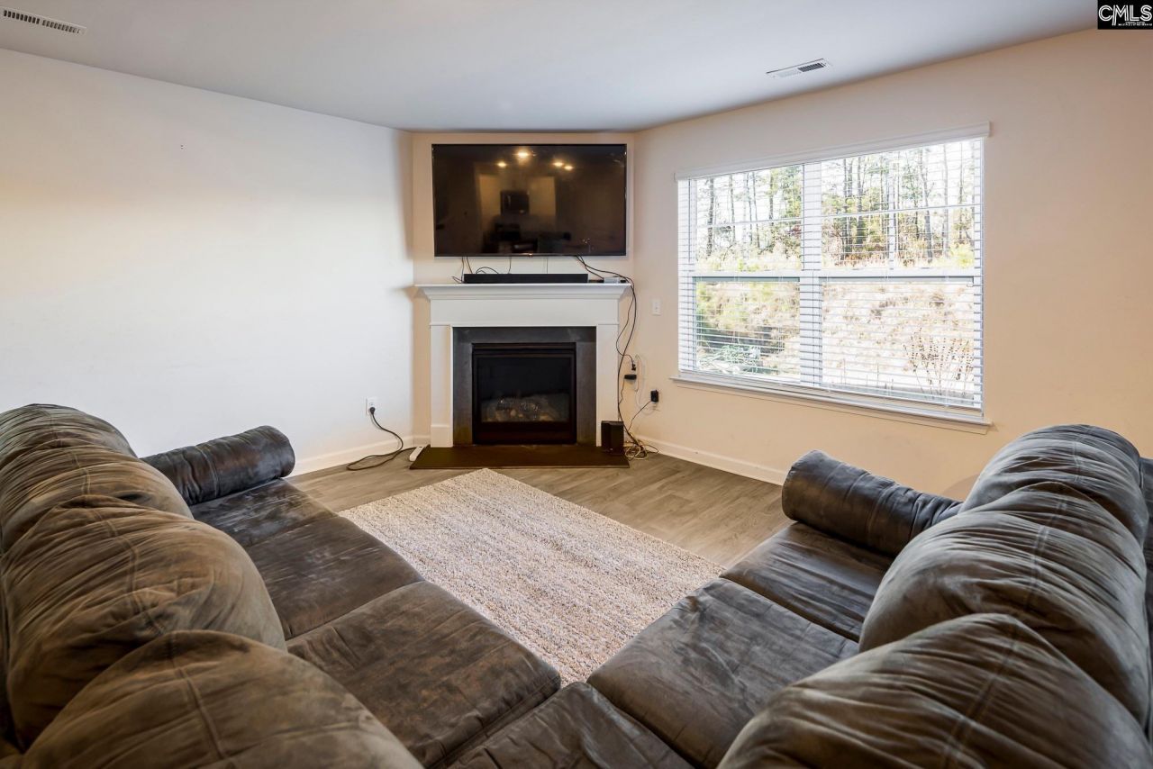 1039 Belmont Green Road  Photo 13