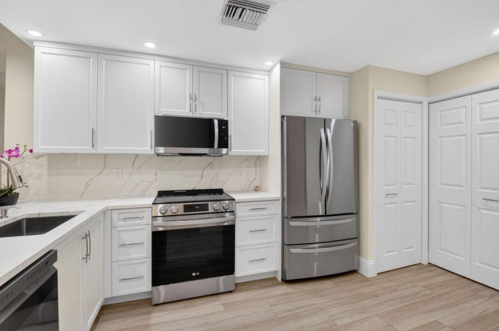 7484 La Paz Boulevard, Unit 103, Boca Raton, FL 33433 Photo