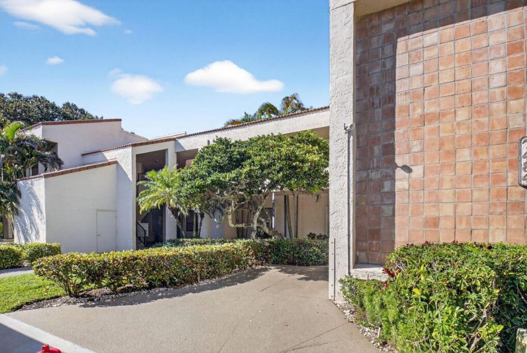 7484 La Paz Boulevard, Unit 103, Boca Raton, FL 33433 Photo