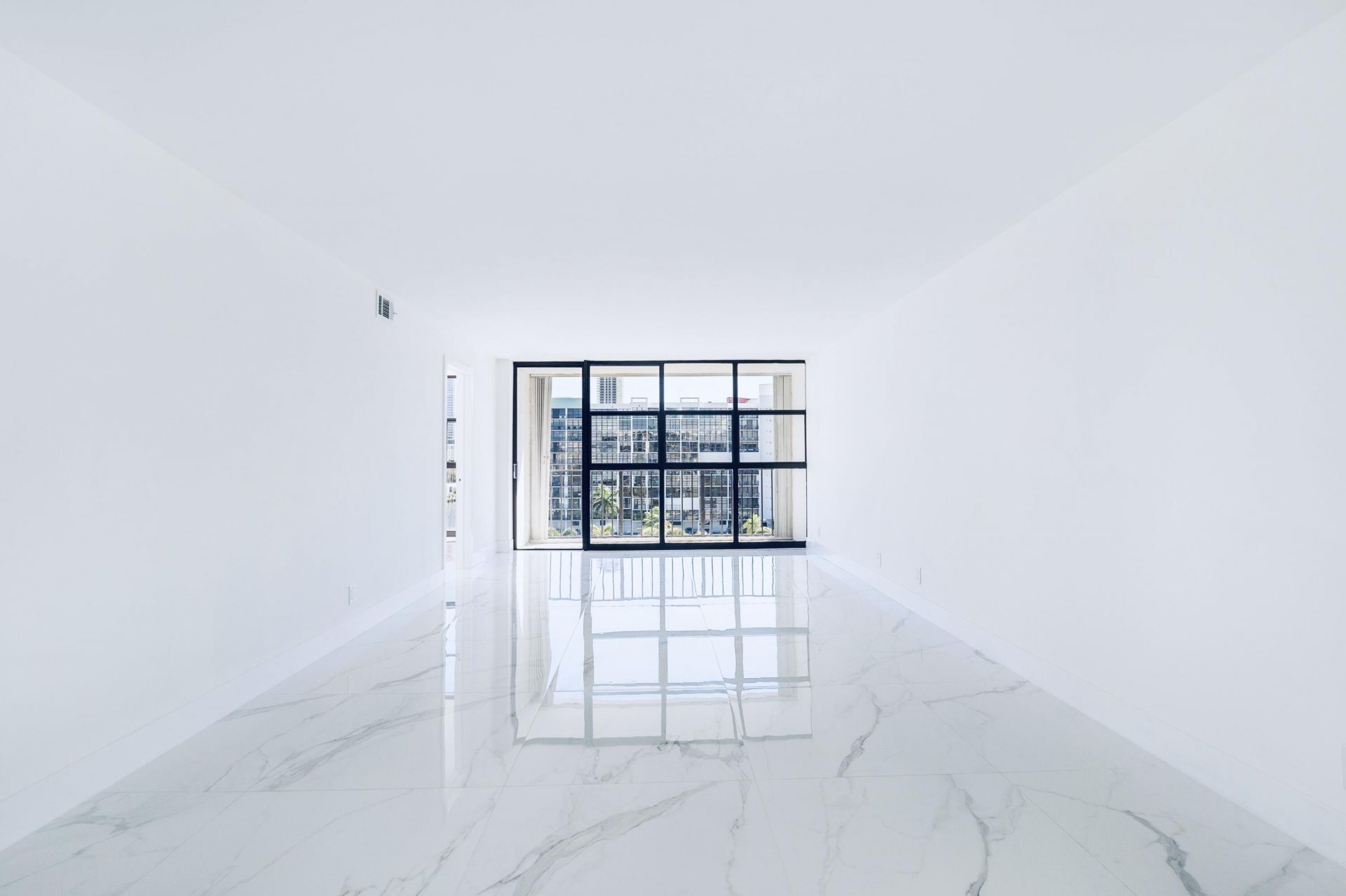 600 Parkview Drive, Unit 718, Hallandale Beach, FL 33009 Photo