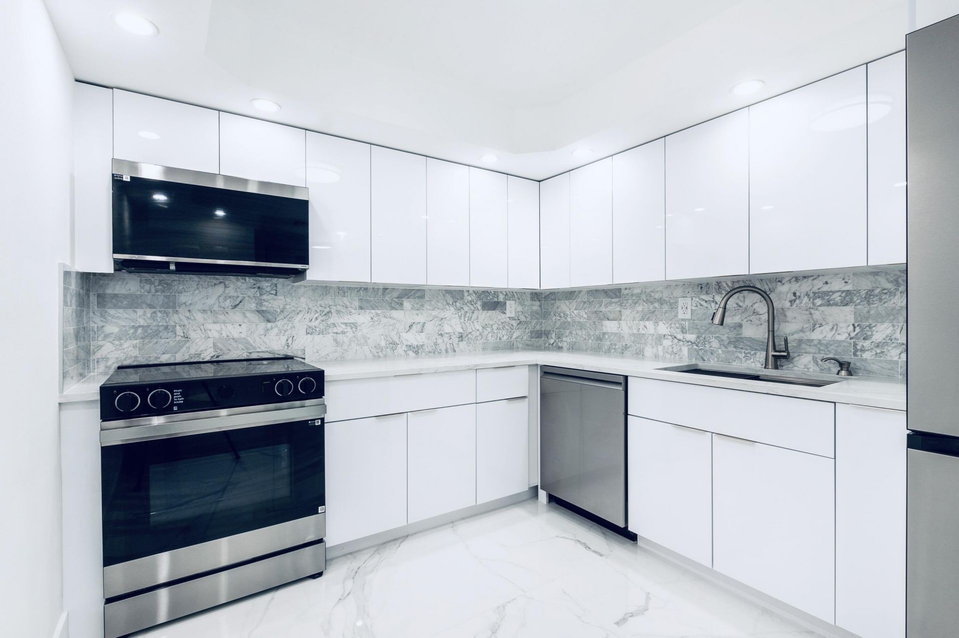 600 Parkview Drive, Unit 718, Hallandale Beach, FL 33009 Photo