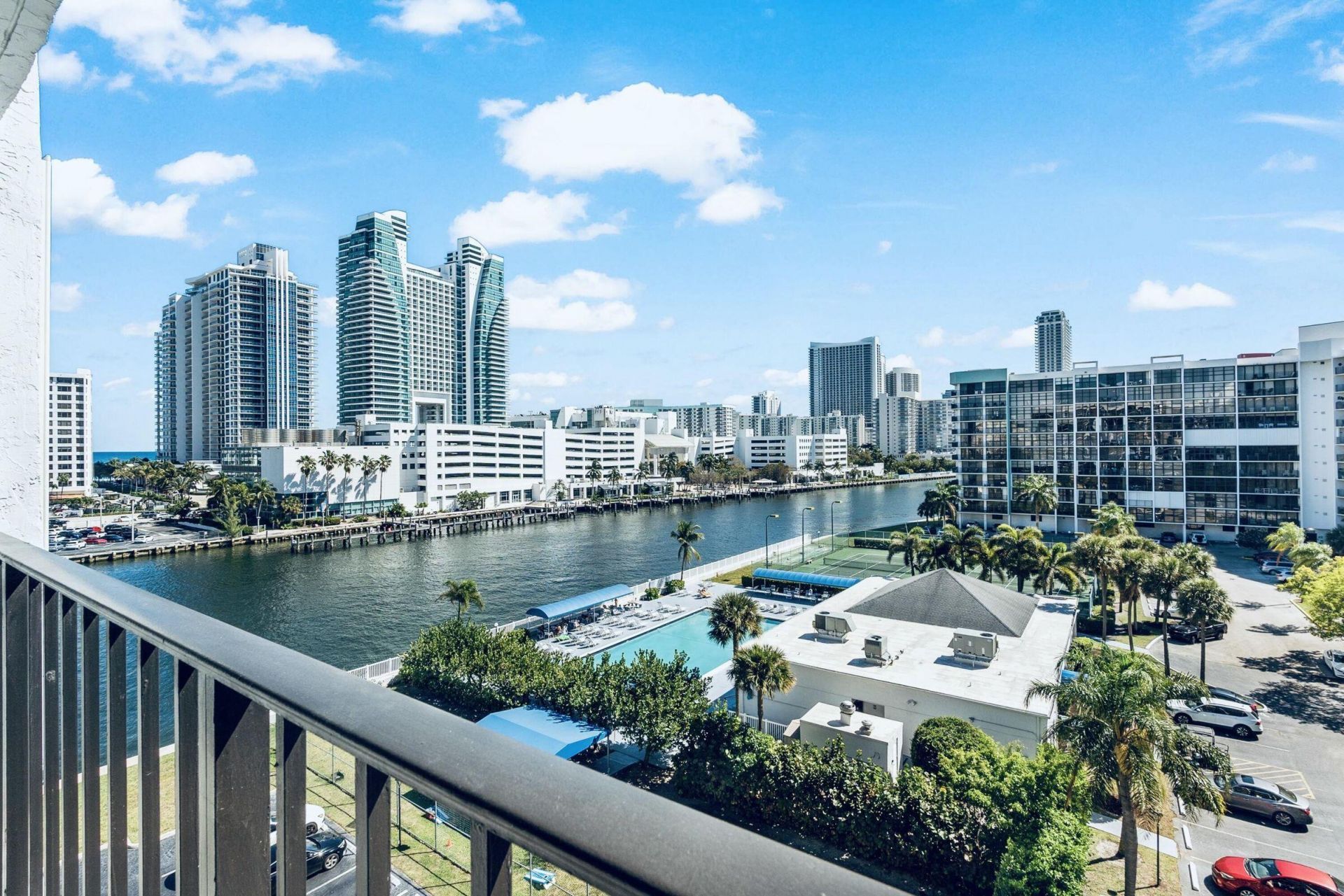 600 Parkview Drive, Unit 718, Hallandale Beach, FL 33009 Photo