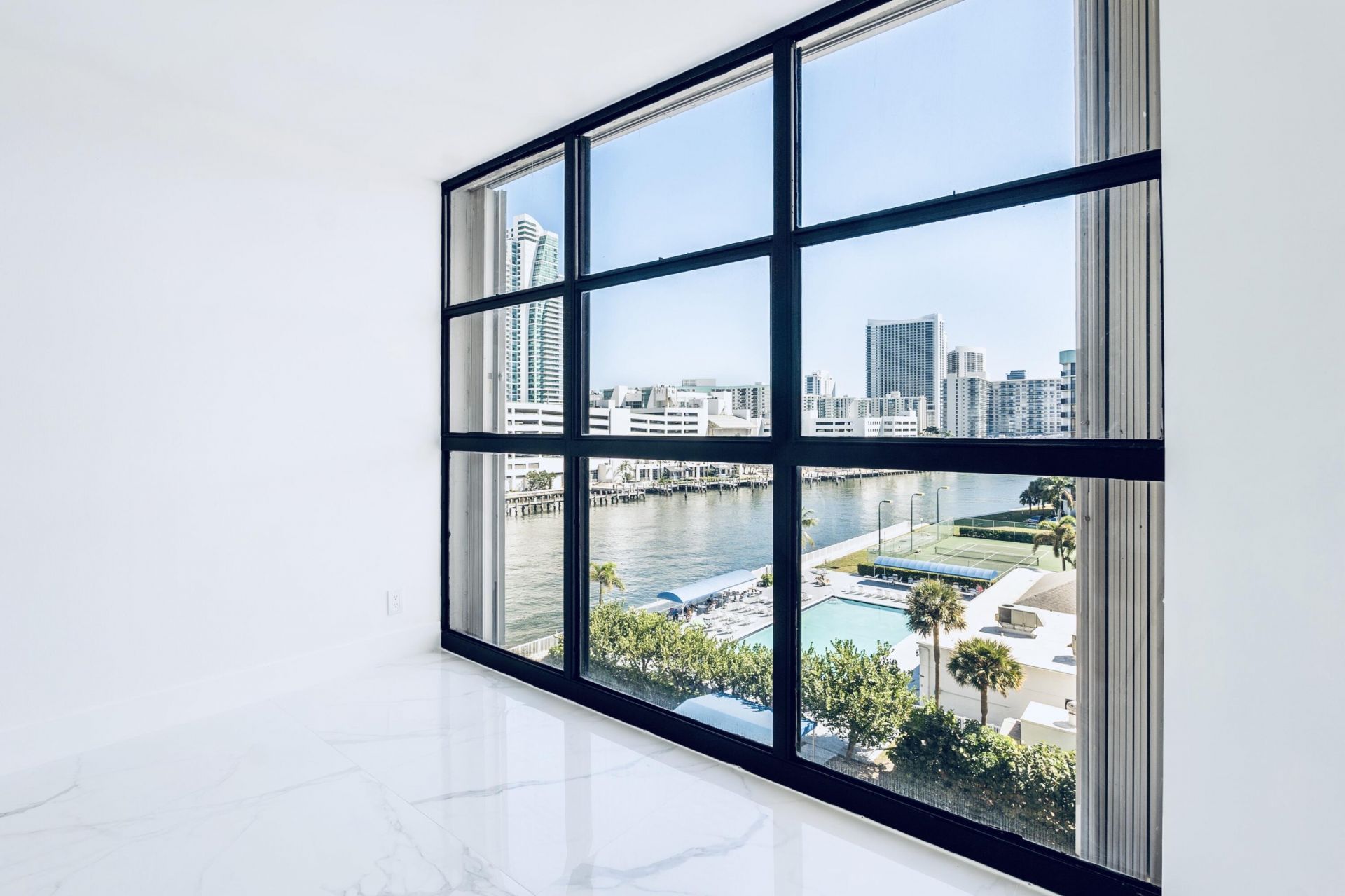 600 Parkview Drive, Unit 718, Hallandale Beach, FL 33009 Photo