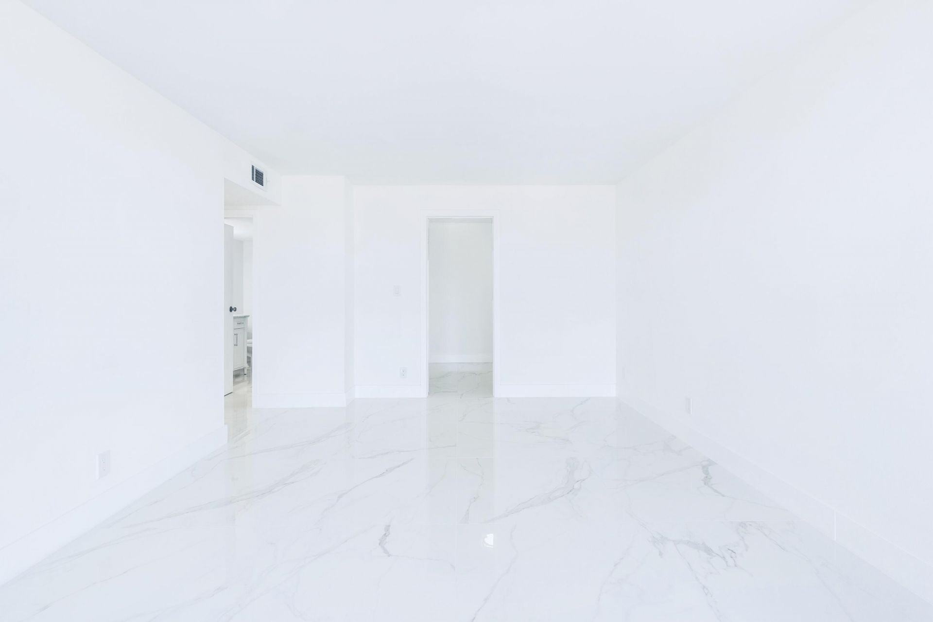 600 Parkview Drive, Unit 718, Hallandale Beach, FL 33009 Photo