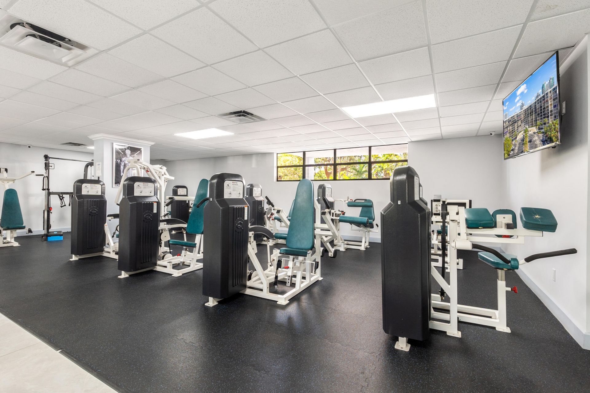 600 Parkview Drive, Unit 718, Hallandale Beach, FL 33009 Photo