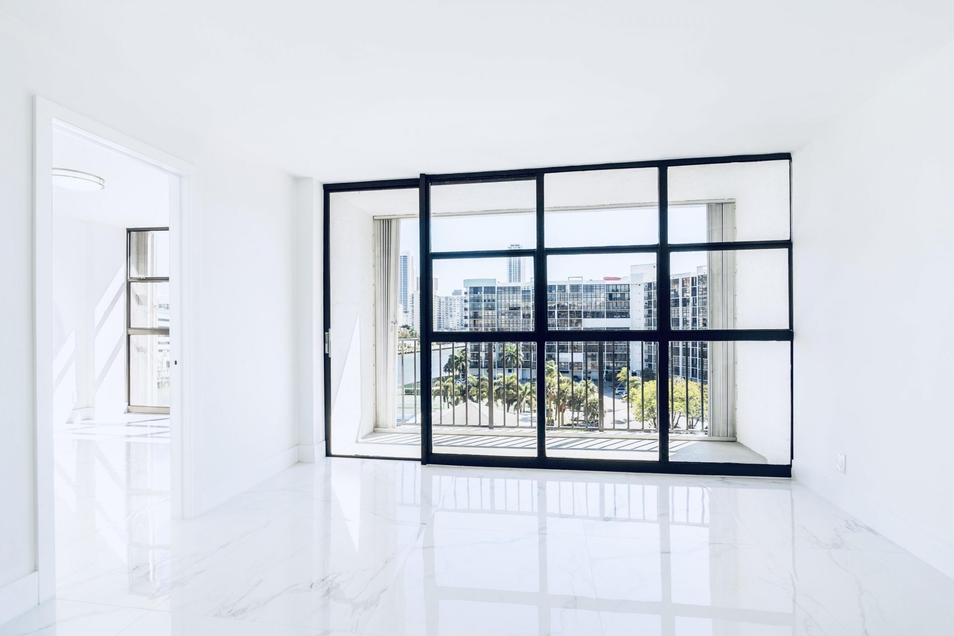 600 Parkview Drive, Unit 718, Hallandale Beach, FL 33009 Photo