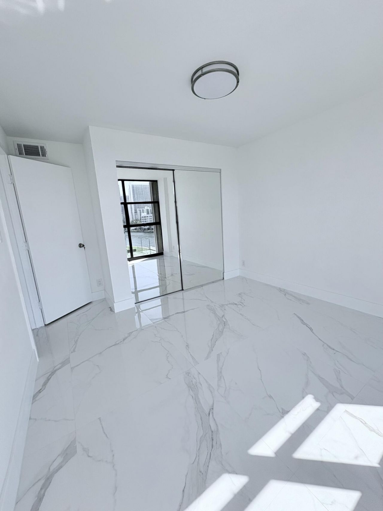 600 Parkview Drive, Unit 718, Hallandale Beach, FL 33009 Photo