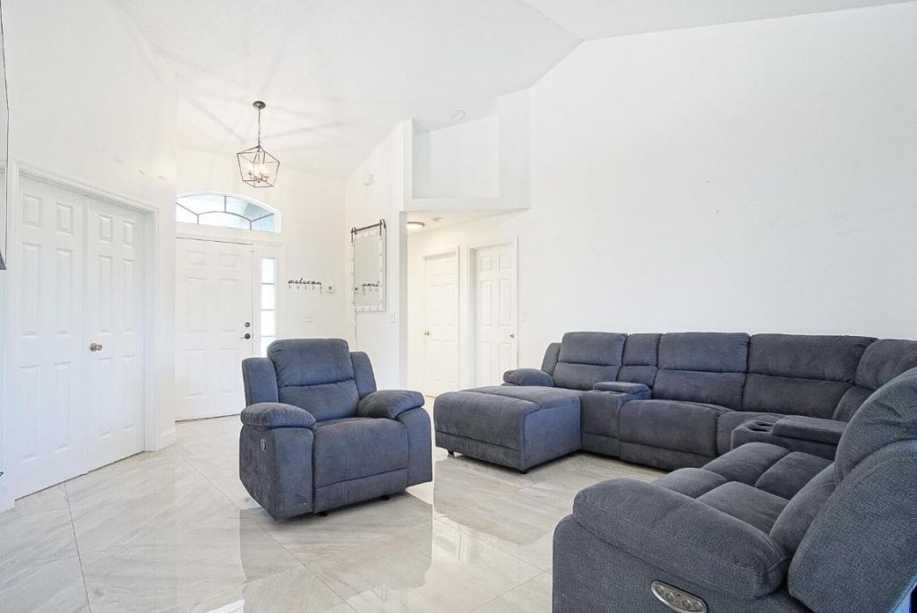 2619 SW Fair Isle Road, Port Saint Lucie, FL 34987 Photo