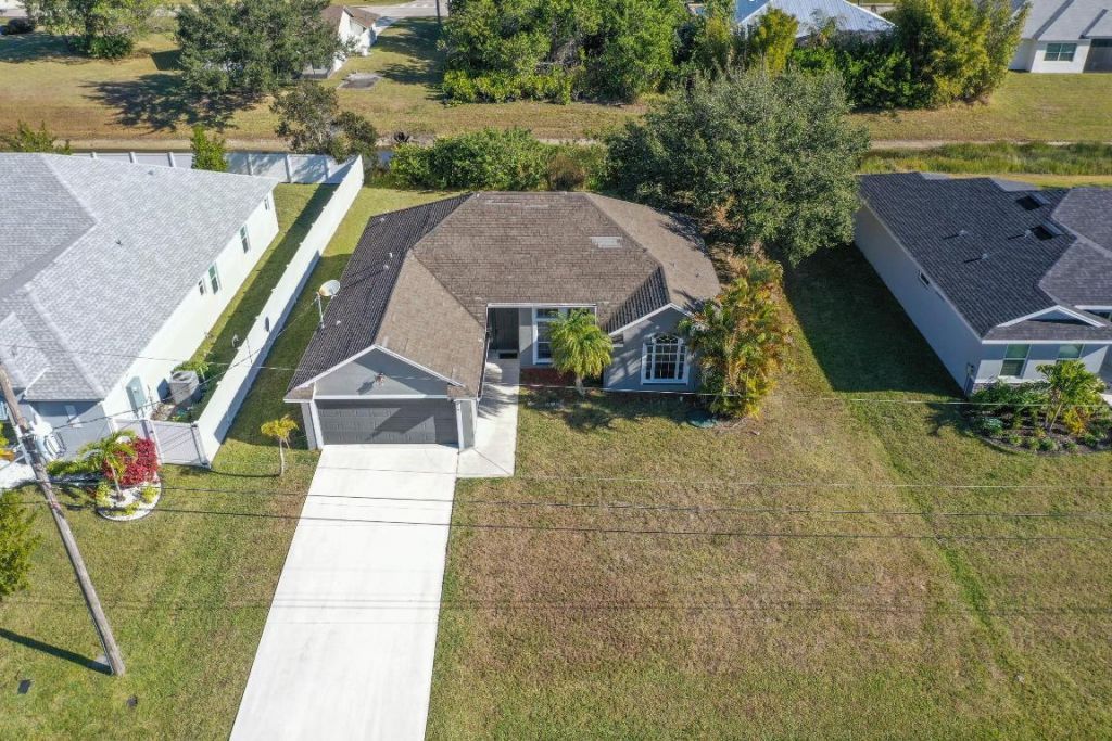 2619 SW Fair Isle Road, Port Saint Lucie, FL 34987 Photo