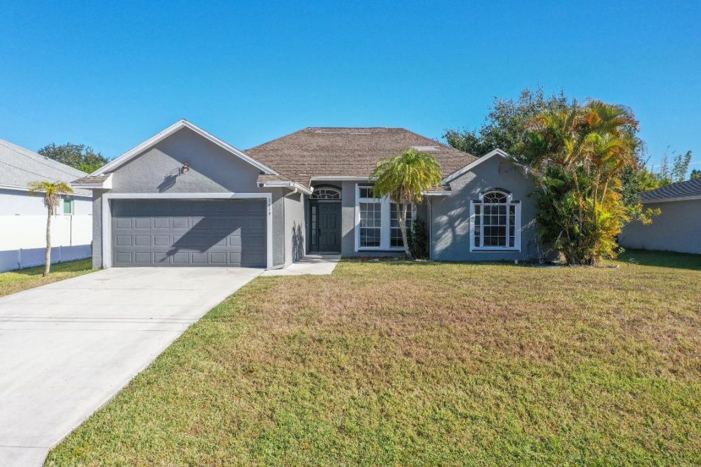 2619 SW Fair Isle Road, Port Saint Lucie, FL 34987 Photo