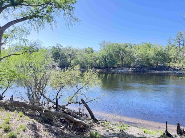 X Earl Southeast Boulevard , Branford, FL 32008