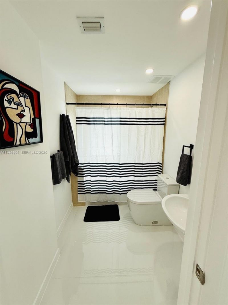 7700 Collins Ave , Unit 5, Miami Beach, FL 33141 Photo